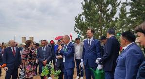 Kazachstan: Polski Dzień Lasu. Ponad 200 drzew z Polski posadzili w Astanie komisarze pawilonów narodowych EXPO 2017 