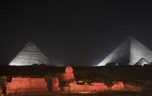 Budowle na świecie rozświetlone na biało-czerwono