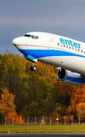 Awaryjne lądowanie samolotu polskiej linii lotniczej Enter Air w Atenach! Przyczyną była pęknięta szyba kokpitu!